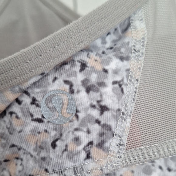 Women's Gray Patterned Sports Bra - Picture 3 of 4